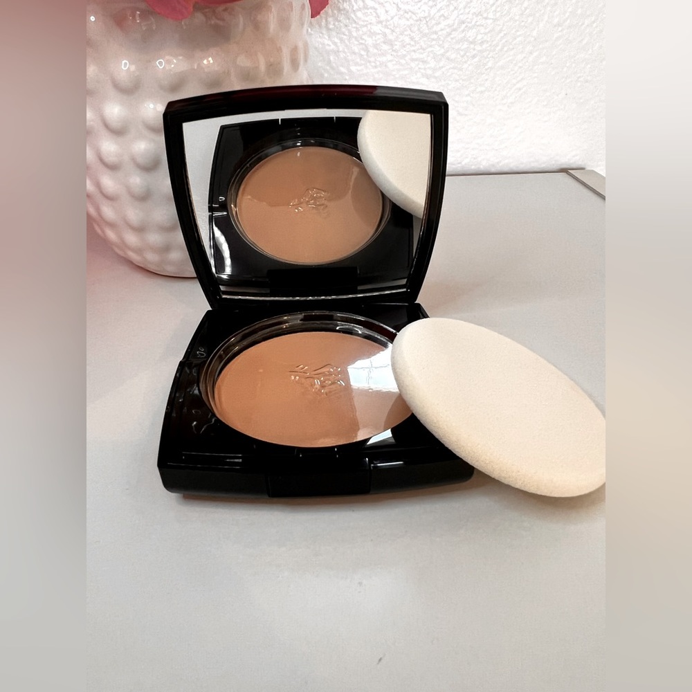 NEW Lancôme Translucence Matifying Silky Pressed Powder in 250-Buff